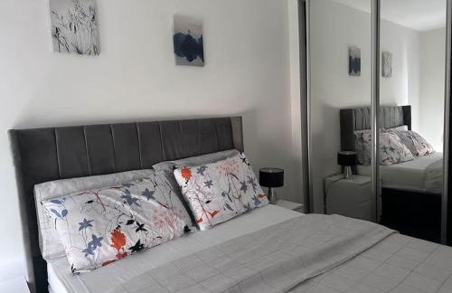 Modern 2 bed 2 bath Flat Close to Train station - Foto 14