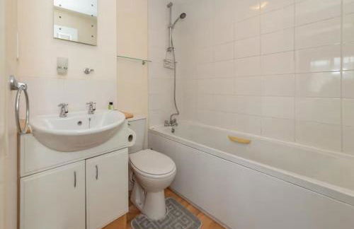 Cosy retreat with outdoor seating - Pass the Keys - Photo 13