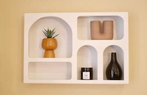 D-Day Suites - Photo 25