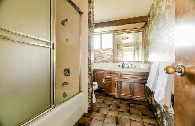 Cliffridge by Avantstay Lush Malibu Hills Estate w/ Breathtaking Ocean Views - Photo 16