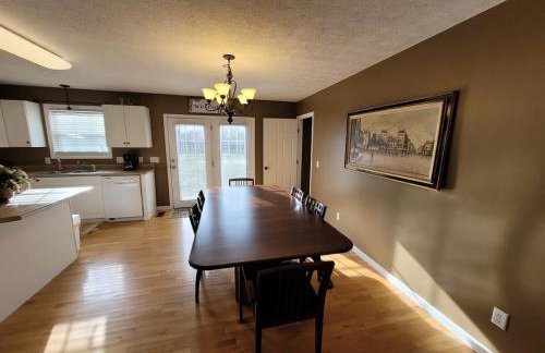 Fenced backyard! 6 miles to Cookeville Boat Dock! - Foto 11