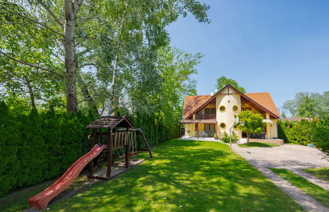 4 bedroom Apartment in Balatonszárszó with garden and terrace - Photo 1