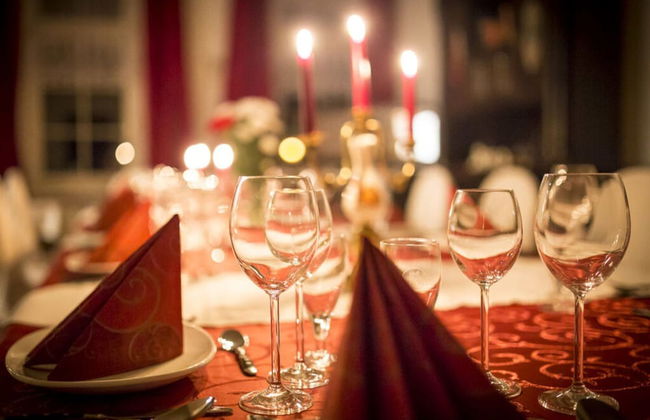 Courtyard View - Manor by the Lake - Photo 18