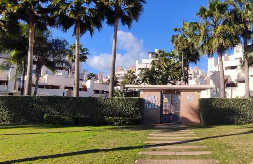 Luxury 2 bedrooms, Private Heated Pool - EHHouse - Photo 36