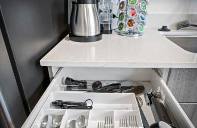 Comfy 1BD1BA Riverside Apt W QueenBdLaundryTV - Foto 21