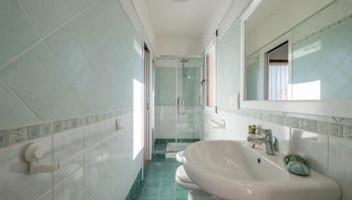 Parcheggio-Posizione Centrale-Vista Mare Parziale - Foto 5, towels, Shower