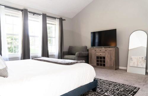 Spacious Vaulted 4BR Family Home Near Mall of GA Sleeps 12 - Foto 33