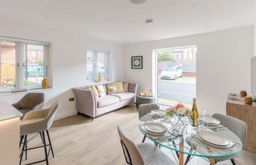 1 bed Albury Contemporary Apartment with Secure Parking - Pass the Keys - Photo 1