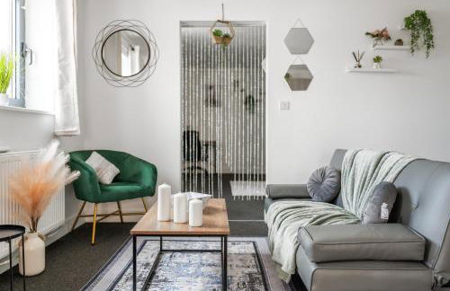 Modern 1-Bed Apartment with Parking near Heathrow - Photo 35