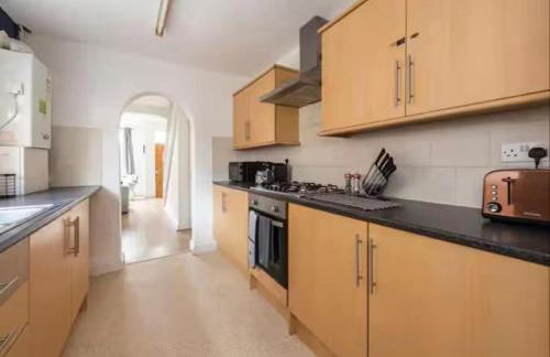 Bright 3-Bedroom in Prime Area - Foto 2