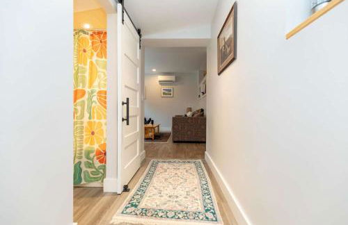 Modern Woodland Escape w Wshr dryer and Large Yard - Foto 7