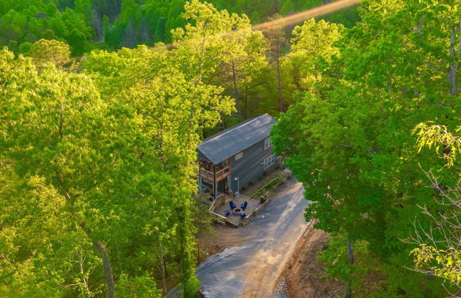 Romantic Cabin Retreat By Ghosal Luxury Lodging - Photo 36