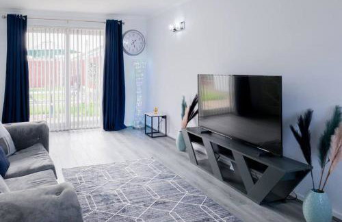 Spacious Cosy 3-Bedroom Home - Photo 23