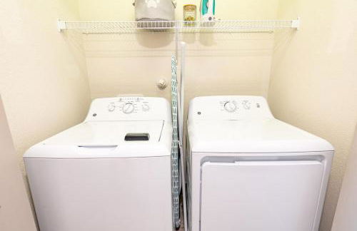 RiverWalk PentHouse Oasis w/Free Parking Gym Pool - Photo 32