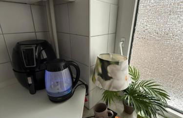 1 Zi Whg an der Universität zu Kiel-City, Alsenstrasse 17, perfekt als Schadenwohnung, eigener Parkplatz, 45 qm, große Wohnküche, , Wlan incl, perfekt möbliert, je 3 Min zur Universitätsklinik zu Kiel, Ostsee, Seebäder, - Foto 11