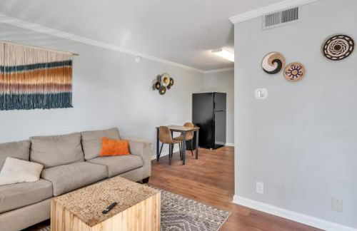 Simple 1BD Near Duke & Hospital - 2nd Floor - Photo 8