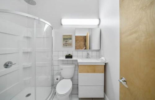 Huge Retrea w Rooftop Deck Stay At Farmers Market - Foto 34