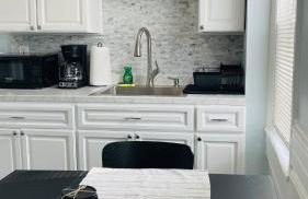 Centrally Conveniently Located - Foto 35