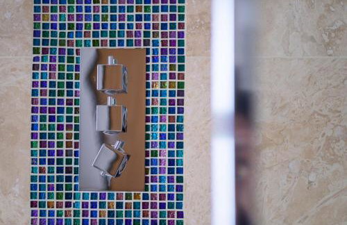 Central Penzance, Modern stylish home, Near Seafront with Gated parking - Photo 24