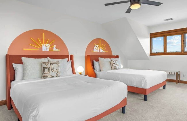 Luxurious Lake Park House: Sleeps 25, Pool, Hot-tub, Firepit and Game Room! - Foto 7