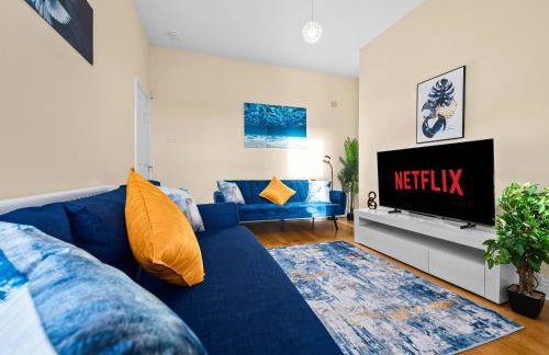 3 Bedrooms Elegant Homely House, Sleeps 6 Comfortably with 4 Double Beds, Newcastle, Free Street Parking, Business Travellers, Contractors, & Holiday Goers, Near all Major Transport Links in Newcastle & City Centre - Foto 1