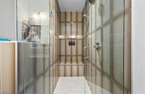 City Heights - Broadway Designer Condo - Foto 17