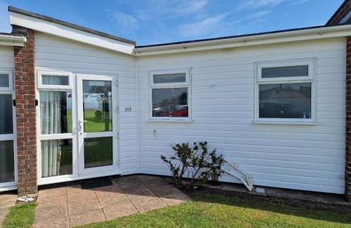 Sea View Holiday Chalet, access to sandy beach - Pets go free - Foto 2