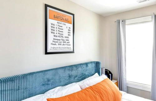 Stay, Play and Pass Go at the Monopoly Penthouse! - Foto 38