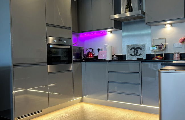 Stunning 1-bed Apartment in Dartford - Photo 6