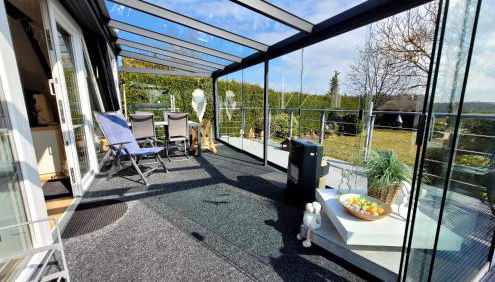 Wohlfühloase in der Eifel mit Weitblick in die Natur, Seenähe, Poolnutzung, Minigolf, Tennis und vieles mehr - Photo 4