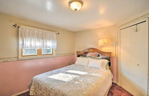 Riverfront Cabin in Alger with Patio and WiFi! - Foto 15