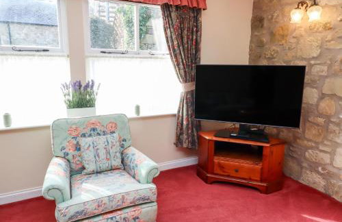 Honeysuckle - Photo 6