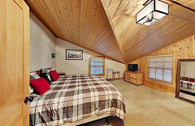 Round House on Round Lake - Photo 9