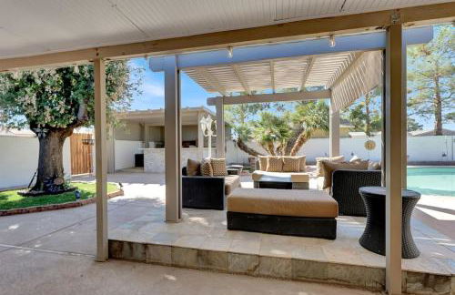 Spacious 4BR plus Den with Pool, Jacuzzi, BBQ, Near Strip - Foto 34