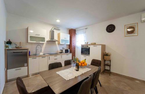 Holiday home “MARKO” with heated pool! - Photo 14