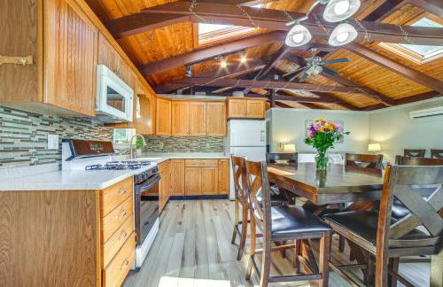 Breathtaking Newbury Cottage with Deck on Chalk Pond - Foto 9