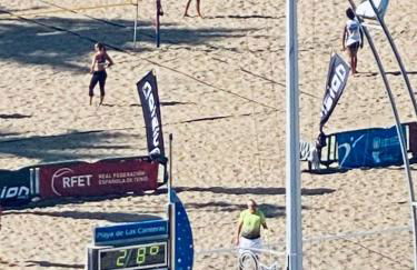 APARTAMENTO ATICO gran terraza y Jacuzzi cerca de la playa - Photo 12