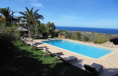 Villa A Scopa à Lumio en Corse avec piscine chauffée, vue mer panoramique, climatisation, jardin arboré de 3000m2, 10 pers, 5 Chb, 4 Sdb - Foto 5