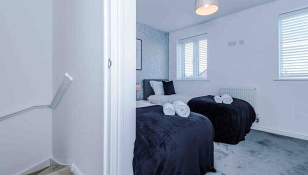 Lovely three bed home Manchester - Foto 5, Habitación