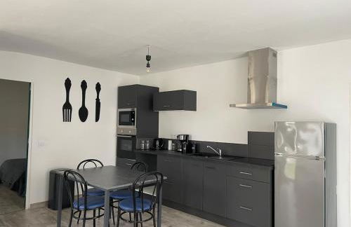 Chez moon Joli appartement rénové proche centre et parking privé - Foto 6