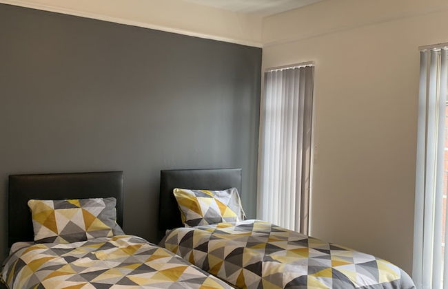 GuywoodHouse - Photo 7