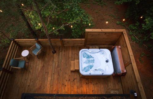 Luxury tiny cottage with deck hammock and hot tub! - Foto 4
