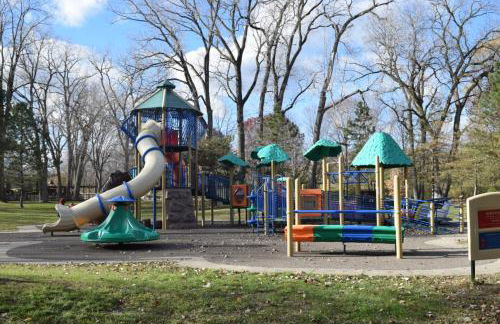 Main Street Retreat Hot Tub Sleeps 8 - Foto 51