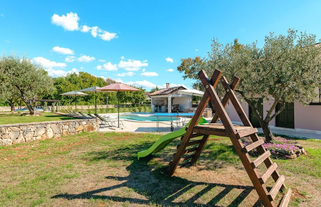 Villa in Sveti Lovrec Near Ski Resort - Foto 23