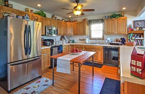 Waterfront Vandalia House with Dock on Donnell Lake! - Foto 7