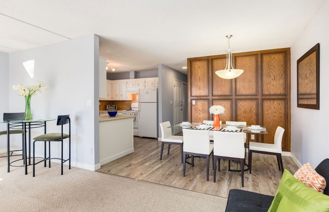 Superb 3BR mins to DT SAIT - Foto 13