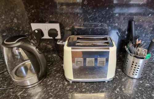 3 Bedroom House Ideal for Work Family Short or Long Term Stays Easy Access to Manchester Oldham Halifax Bury - Foto 15