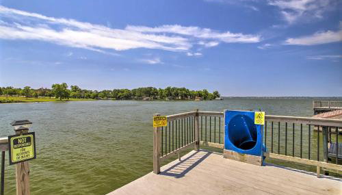 Waterfront Lake Home with Deck - New Renovations! - Foto 3