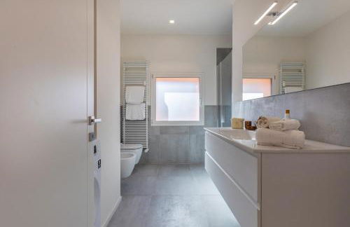 GuestHost - Bologna Hills View - Stunning Attic with Terrace - Photo 19