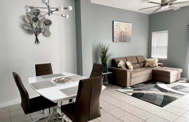 Stylish 3 bd townhouse near Disney with private pool. - Photo 12